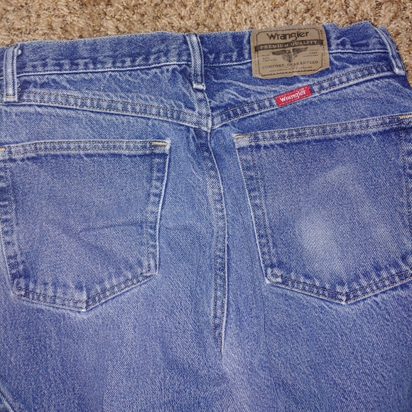 Men's Wrangler regular fit jeans - Picture 2 of 3